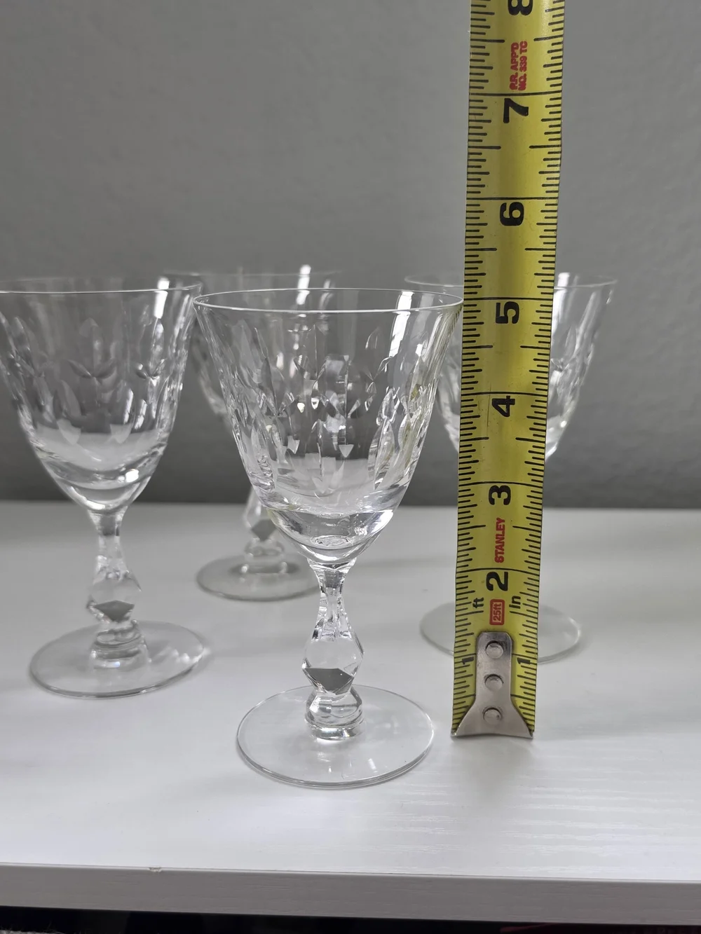 Elegant Faceted Stem Wine Glasses - Clear (Set of 4)
